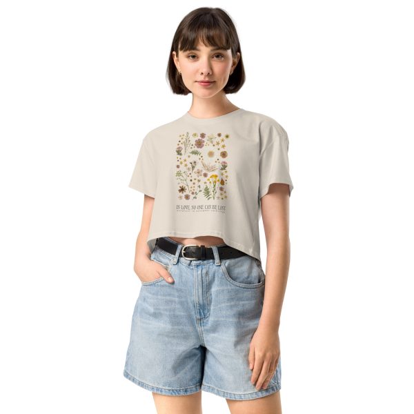 In Love, No One Can Be Lost Women's Crop Top - Image 9